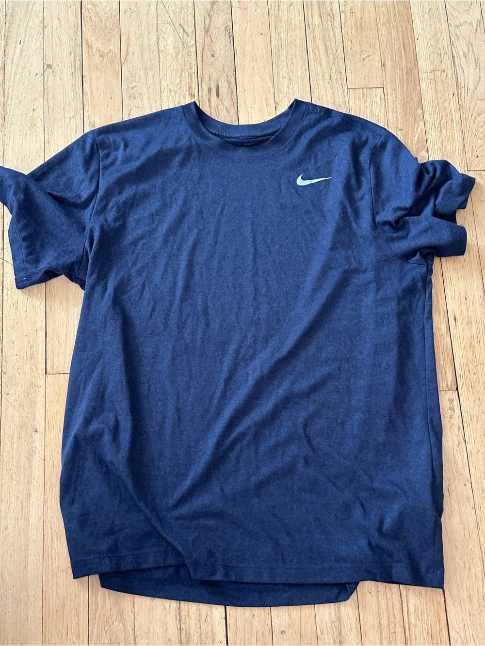 Nike Men's Large Dark Blue Short-Sleeve Crew T-Shirt with Swoosh